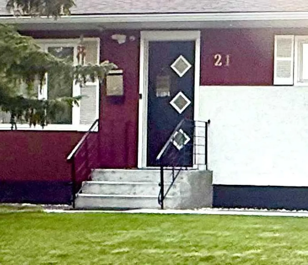 21 Cawder Drive NW Calgary AB T2L0L8