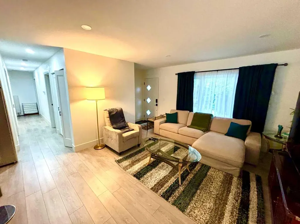21 Cawder Drive NW Calgary AB T2L0L8
