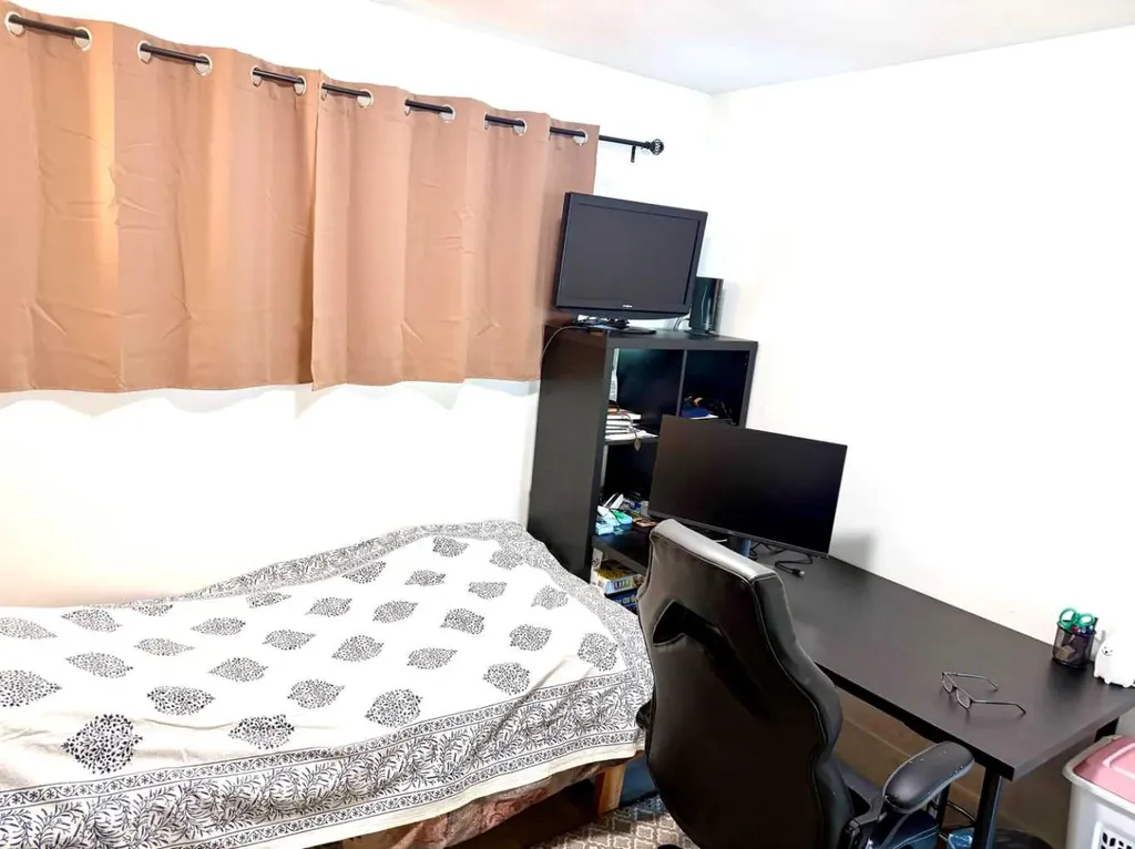21 Cawder Drive NW Calgary AB T2L0L8