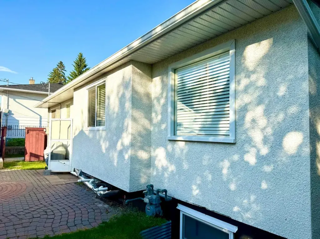 21 Cawder Drive NW Calgary AB T2L0L8