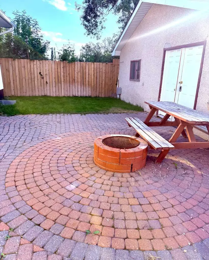 21 Cawder Drive NW Calgary AB T2L0L8