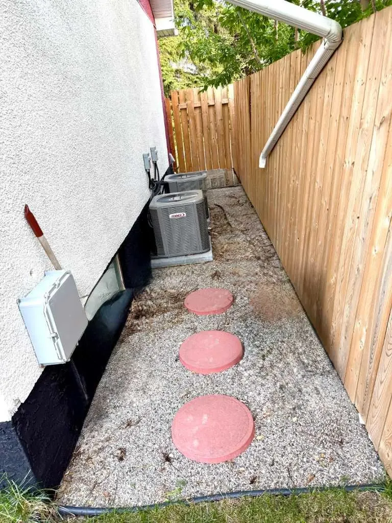 21 Cawder Drive NW Calgary AB T2L0L8