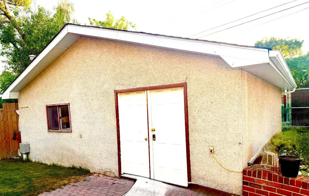 21 Cawder Drive NW Calgary AB T2L0L8