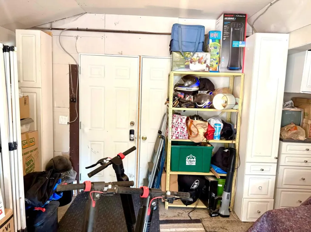 21 Cawder Drive NW Calgary AB T2L0L8