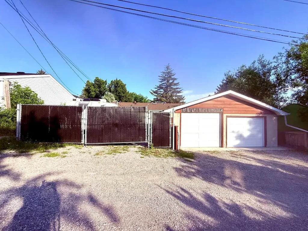 21 Cawder Drive NW Calgary AB T2L0L8