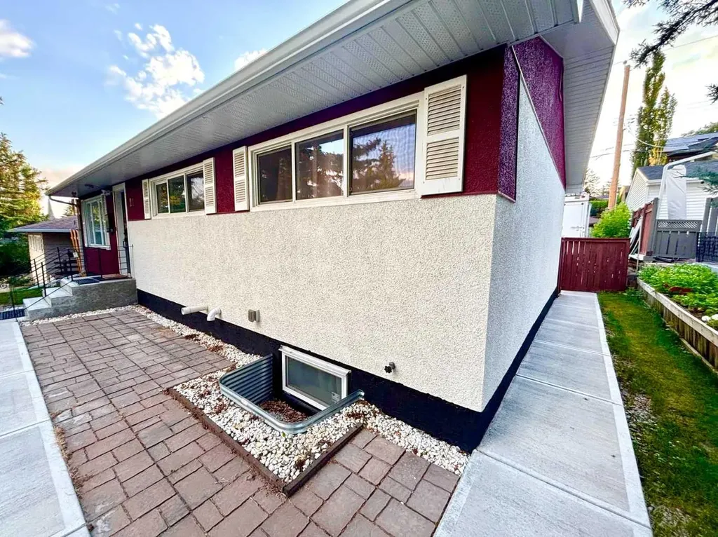 21 Cawder Drive NW Calgary AB T2L0L8