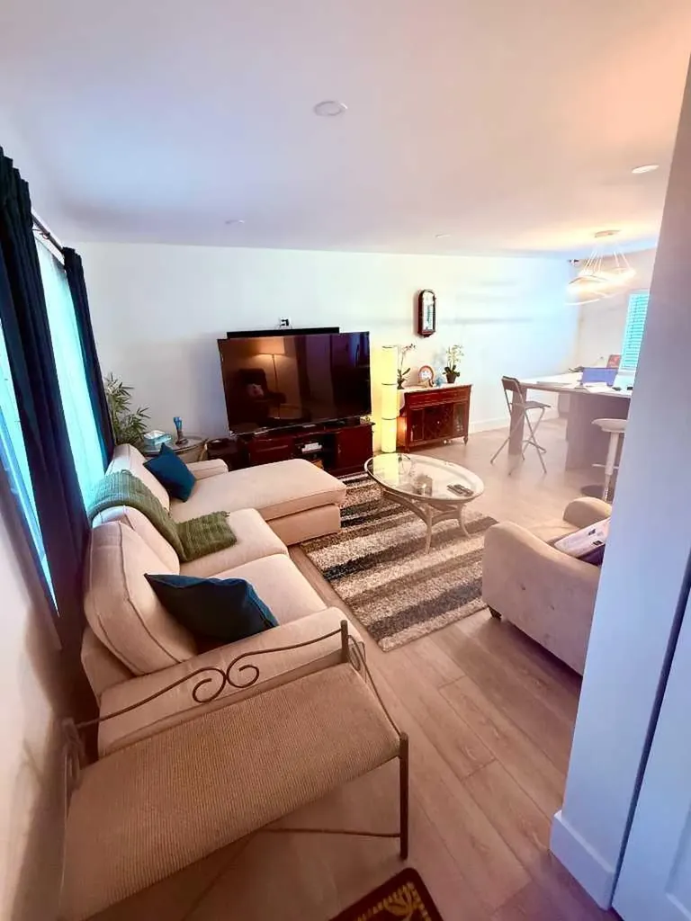 21 Cawder Drive NW Calgary AB T2L0L8