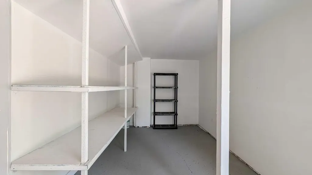 86 Glamis Green SW Calgary AB T3E 6V1