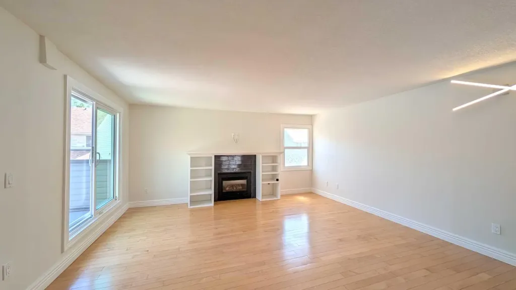 86 Glamis Green SW Calgary AB T3E 6V1