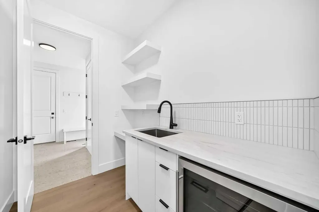 107 West Grove Gate SW Calgary AB T3H1Z4