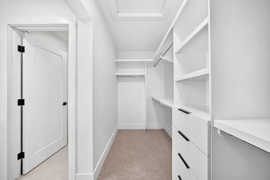 107 West Grove Gate SW Calgary AB T3H1Z4