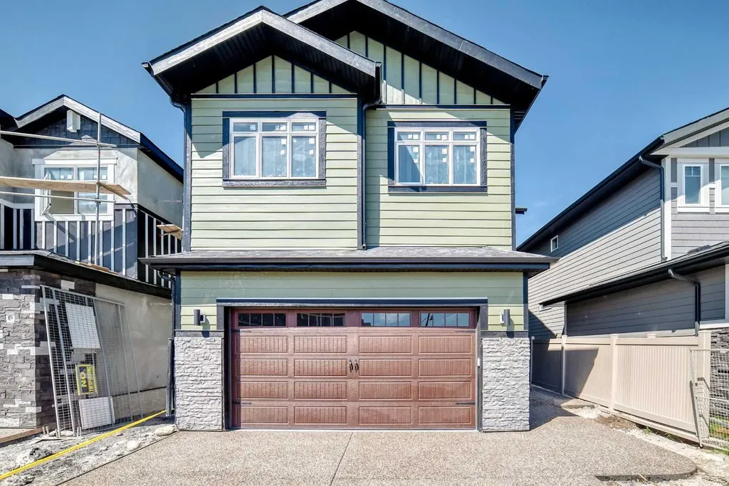 107 West Grove Gate SW Calgary AB T3H1Z4