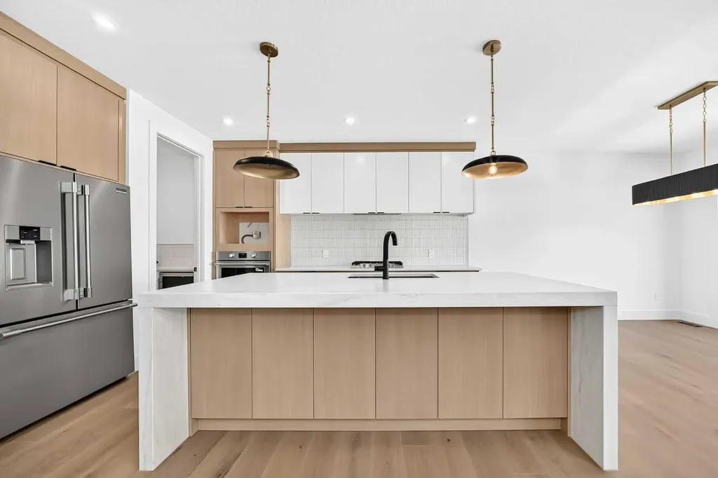 107 West Grove Gate SW Calgary AB T3H1Z4