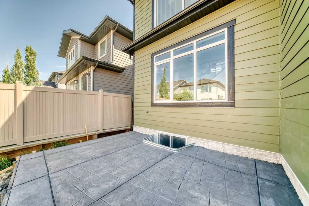 107 West Grove Gate SW Calgary AB T3H1Z4