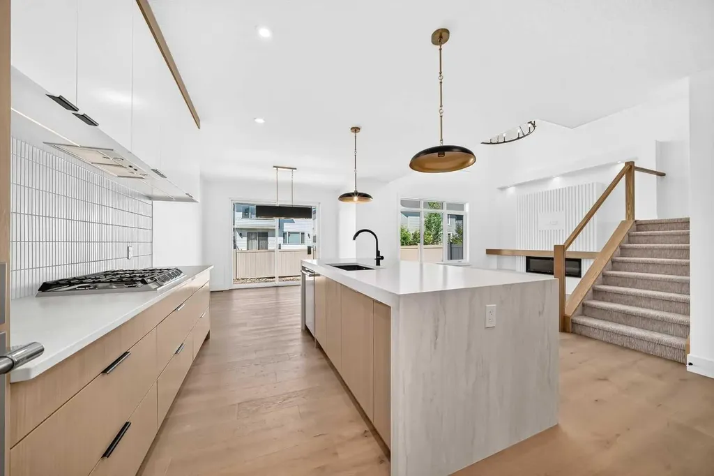 107 West Grove Gate SW Calgary AB T3H1Z4