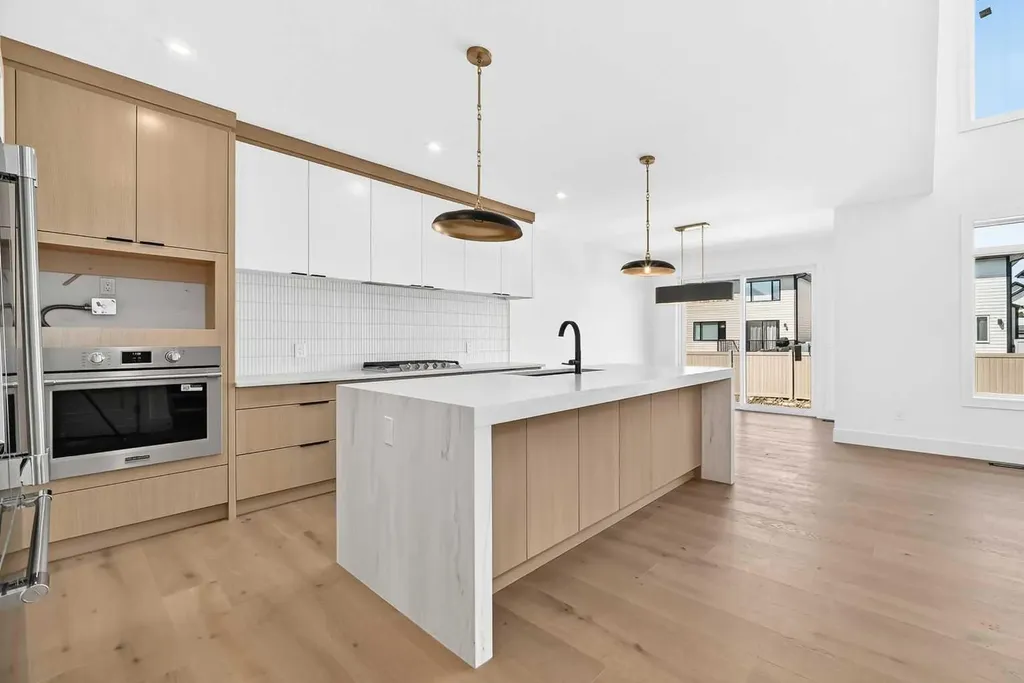 107 West Grove Gate SW Calgary AB T3H1Z4