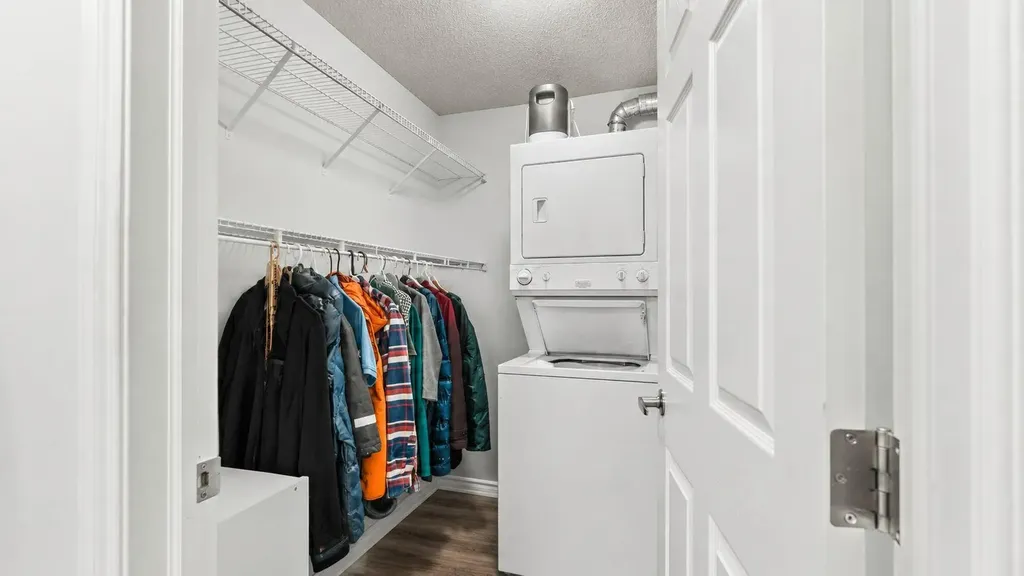 5555 Falsbridge Drive NE Calgary AB T3J3E8