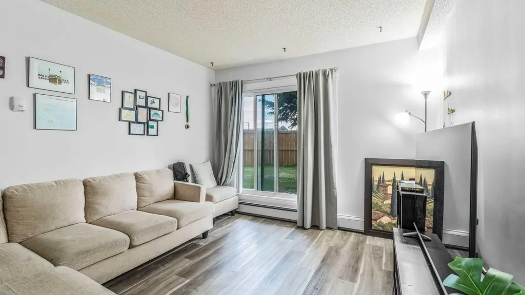 5555 Falsbridge Drive NE Calgary AB T3J3E8