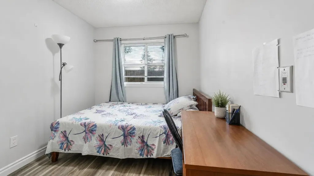 5555 Falsbridge Drive NE Calgary AB T3J3E8