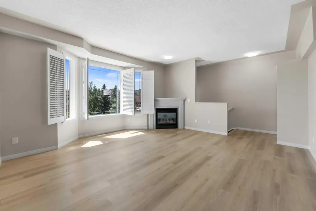 116 Country Hills Gardens NW Calgary AB T3K 5G2