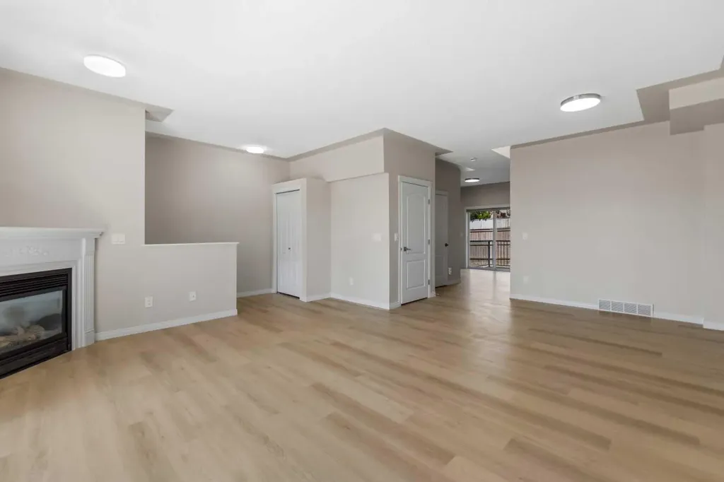 116 Country Hills Gardens NW Calgary AB T3K 5G2