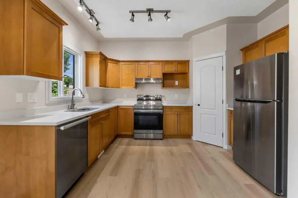 116 Country Hills Gardens NW Calgary AB T3K 5G2