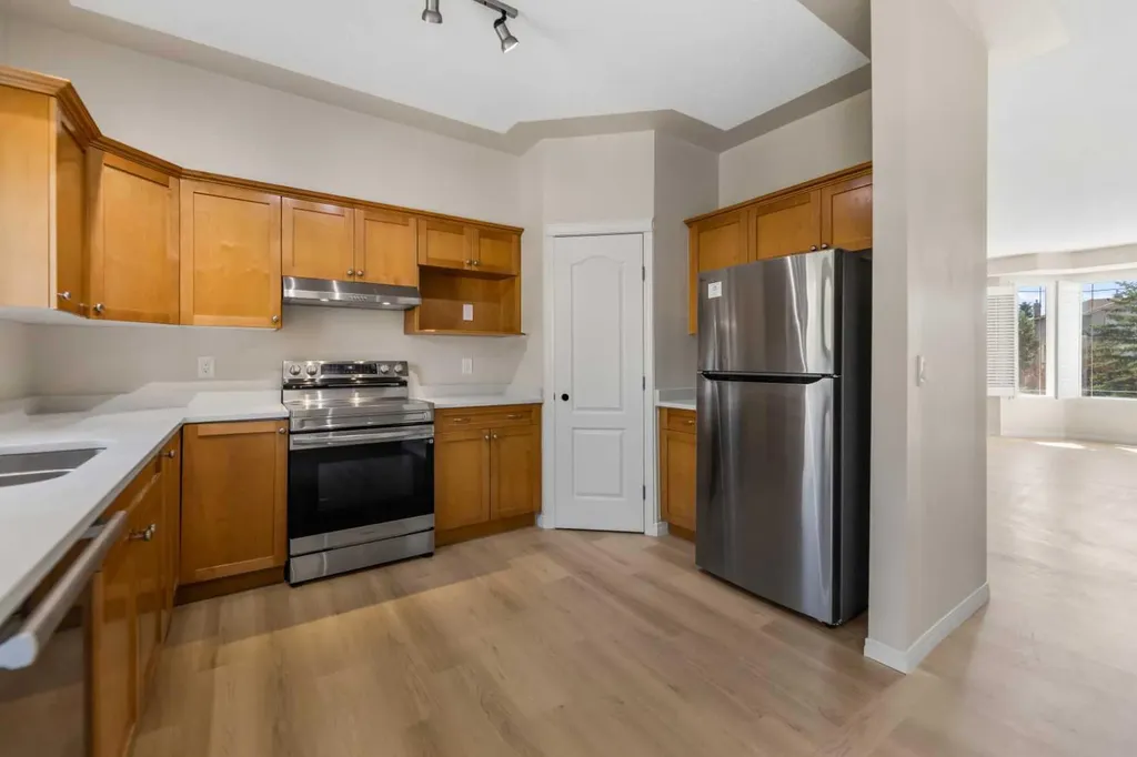 116 Country Hills Gardens NW Calgary AB T3K 5G2