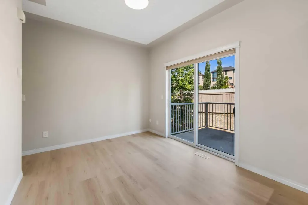 116 Country Hills Gardens NW Calgary AB T3K 5G2