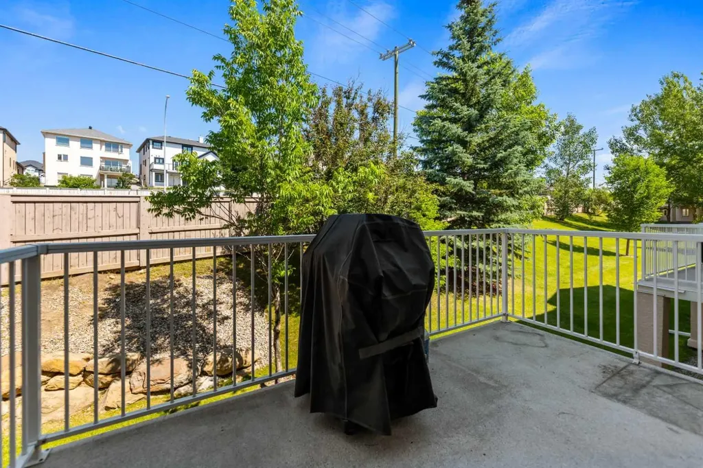 116 Country Hills Gardens NW Calgary AB T3K 5G2