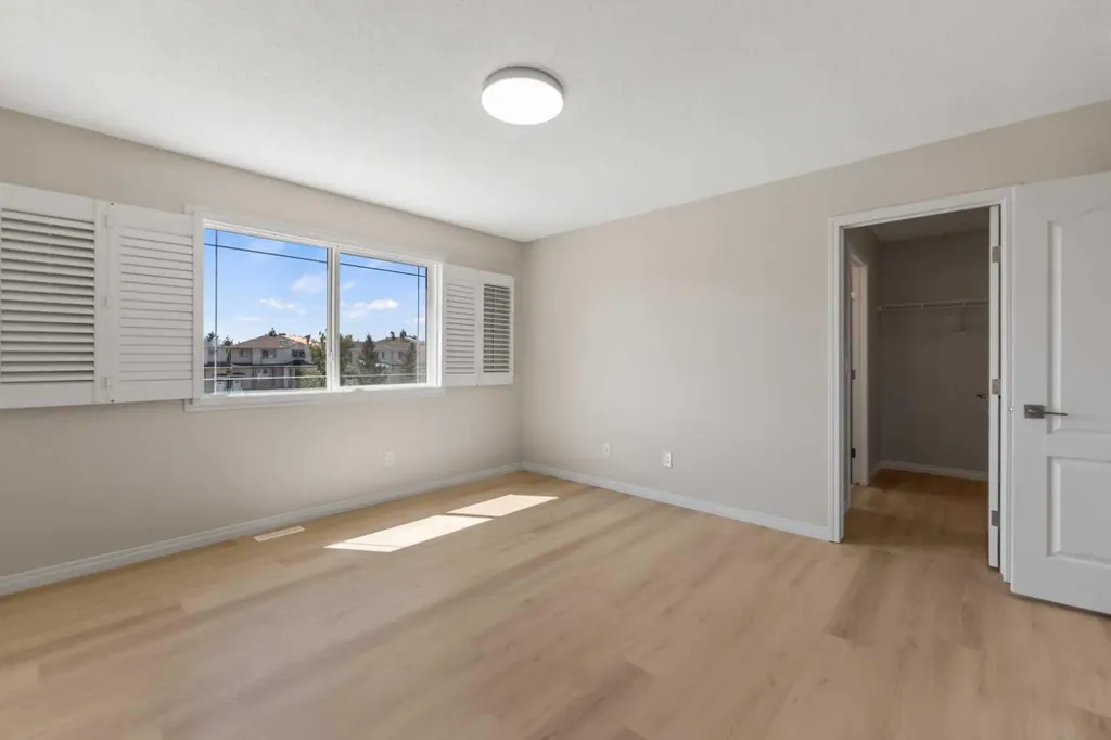 116 Country Hills Gardens NW Calgary AB T3K 5G2