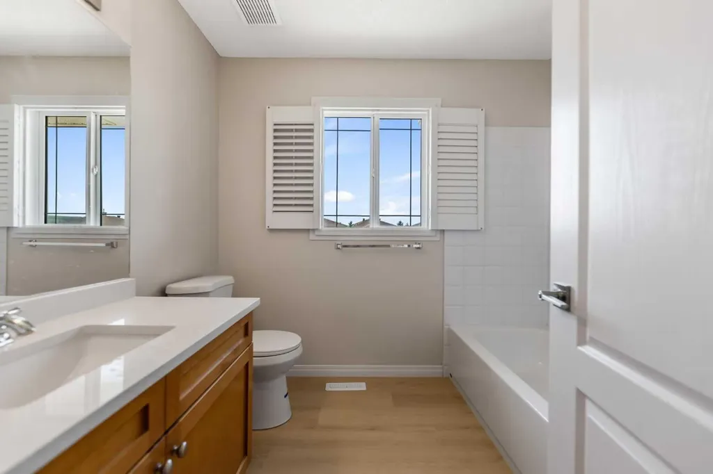 116 Country Hills Gardens NW Calgary AB T3K 5G2