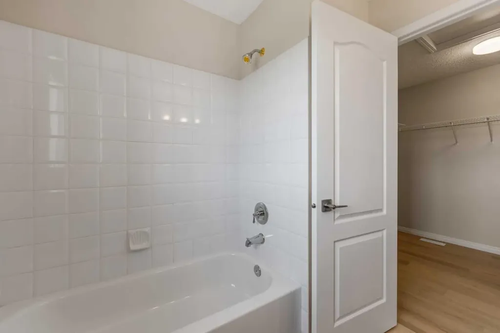 116 Country Hills Gardens NW Calgary AB T3K 5G2