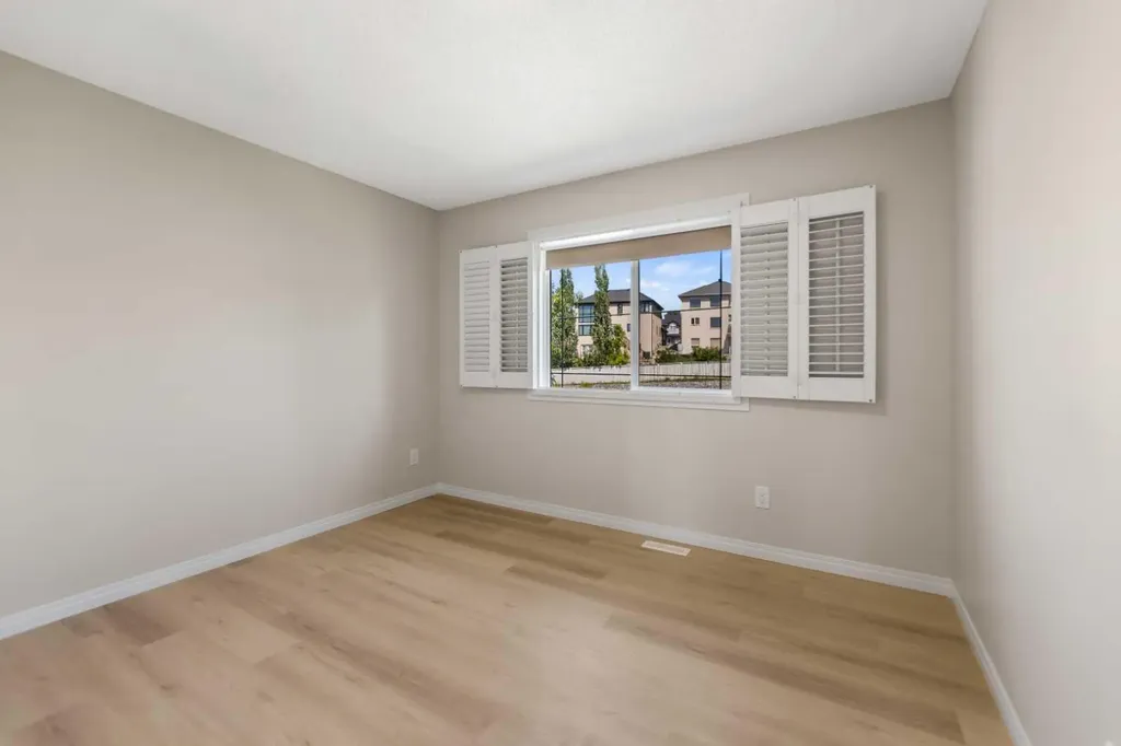 116 Country Hills Gardens NW Calgary AB T3K 5G2