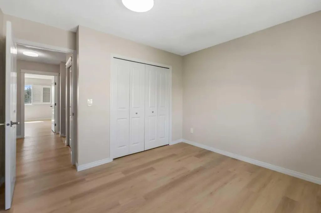 116 Country Hills Gardens NW Calgary AB T3K 5G2