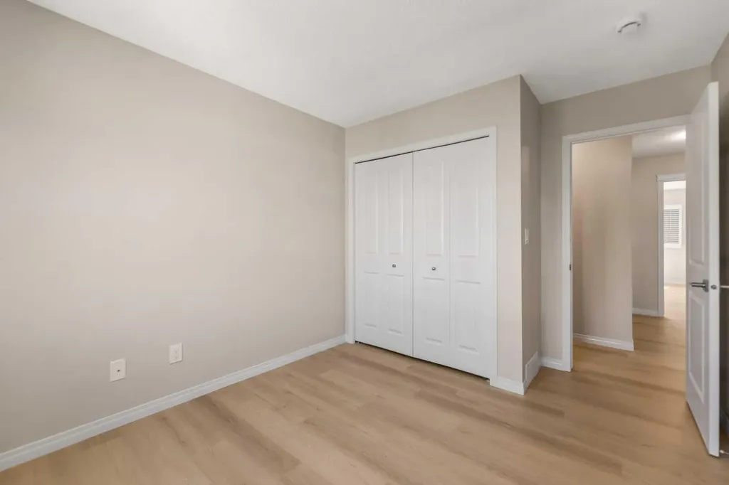 116 Country Hills Gardens NW Calgary AB T3K 5G2