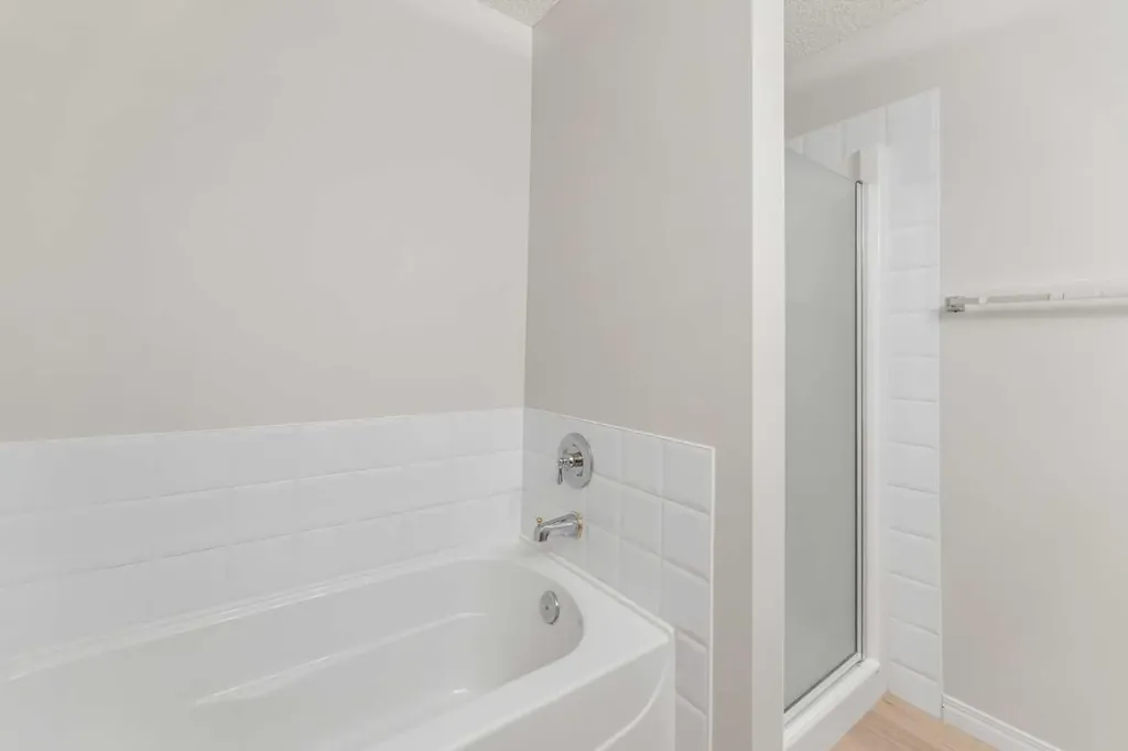 116 Country Hills Gardens NW Calgary AB T3K 5G2