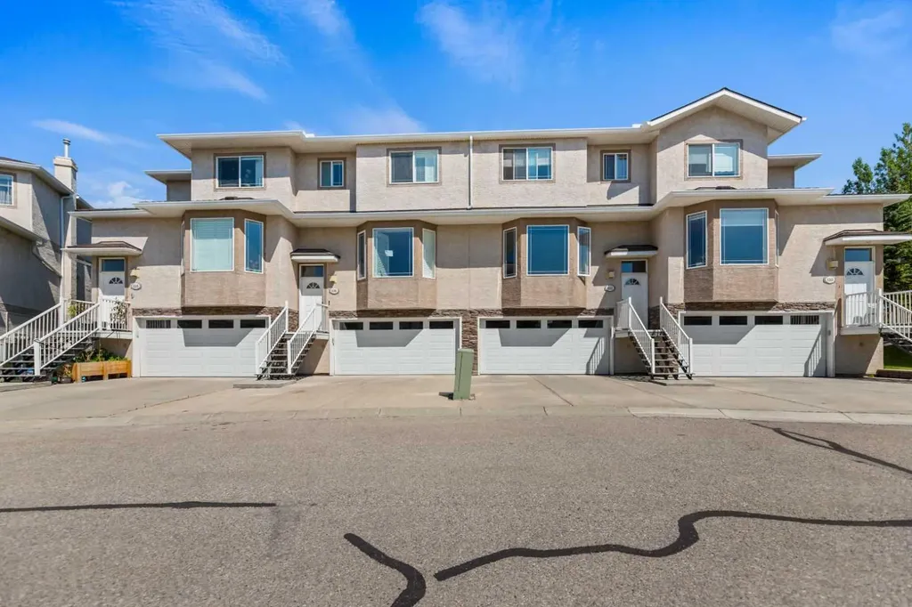 116 Country Hills Gardens NW Calgary AB T3K 5G2