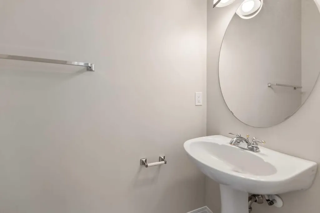 116 Country Hills Gardens NW Calgary AB T3K 5G2