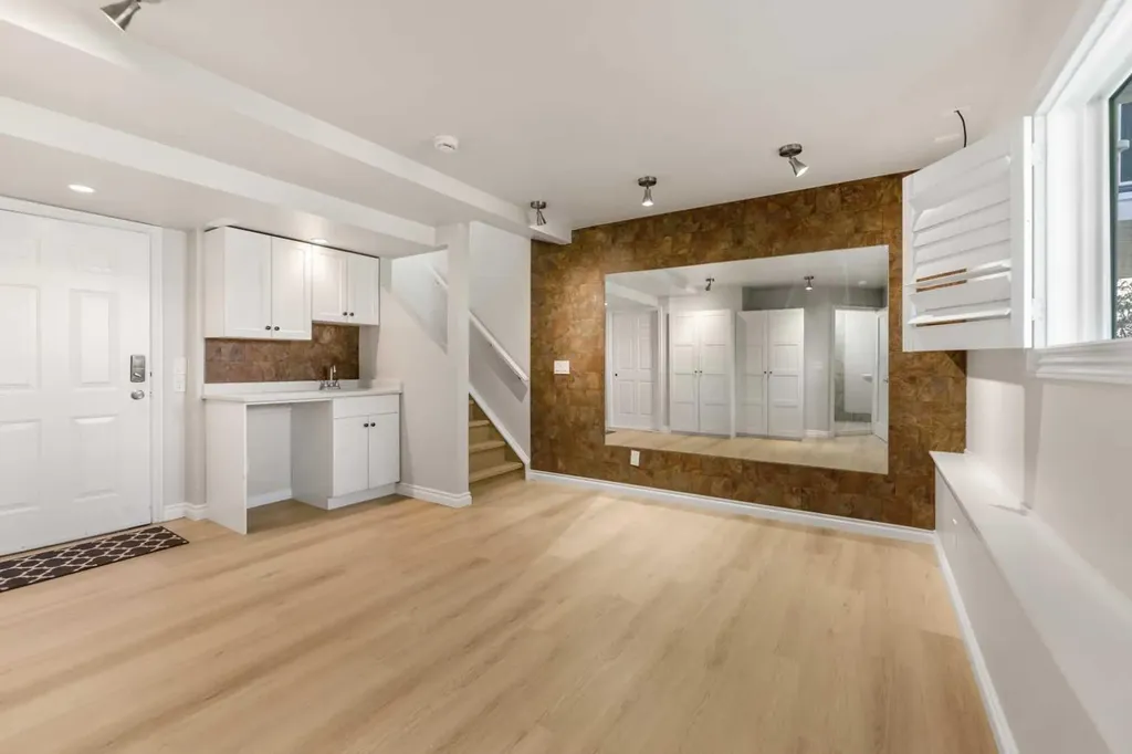 116 Country Hills Gardens NW Calgary AB T3K 5G2