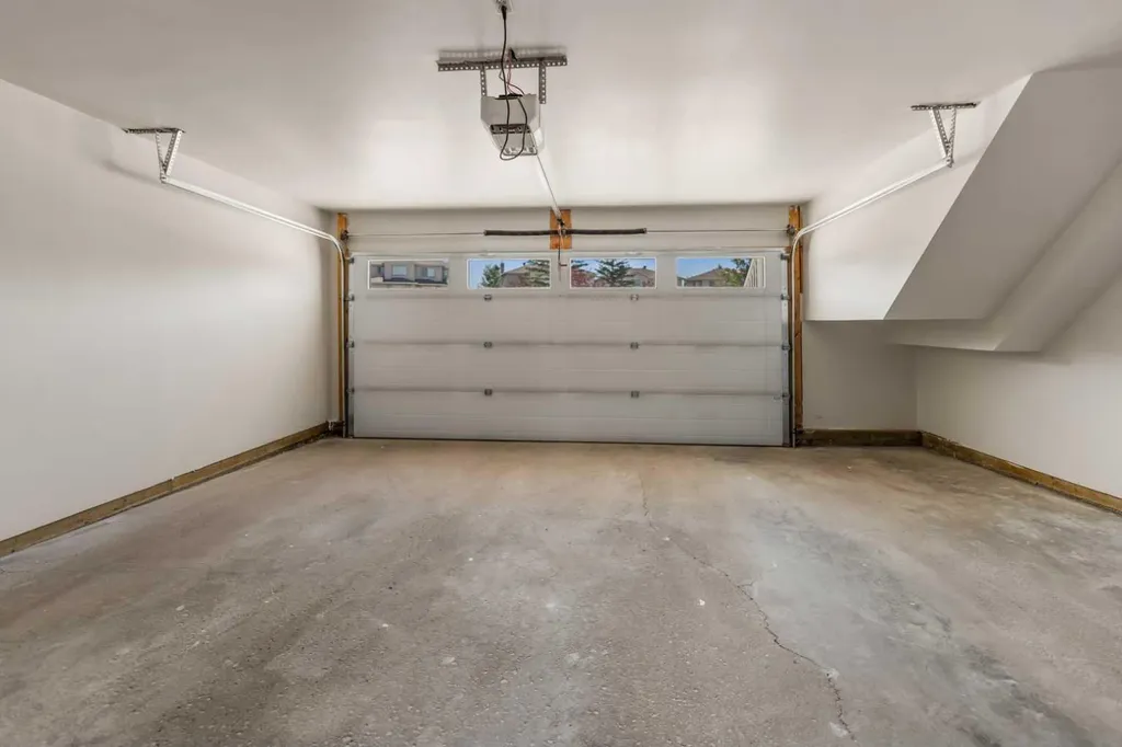 116 Country Hills Gardens NW Calgary AB T3K 5G2