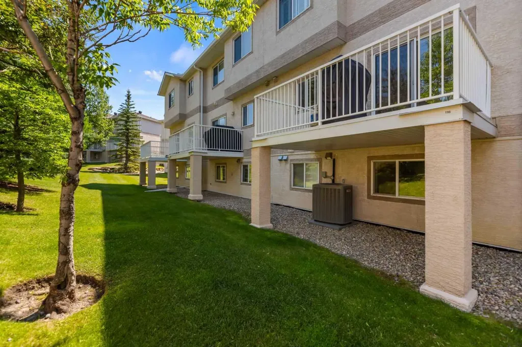 116 Country Hills Gardens NW Calgary AB T3K 5G2