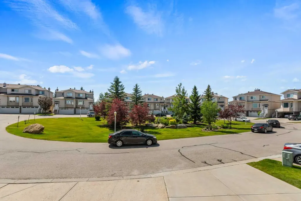 116 Country Hills Gardens NW Calgary AB T3K 5G2