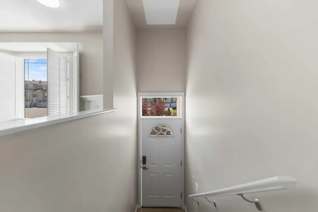 116 Country Hills Gardens NW Calgary AB T3K 5G2