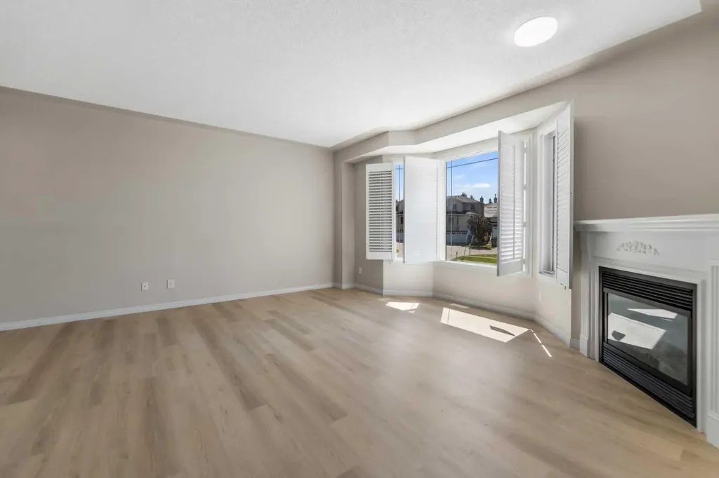116 Country Hills Gardens NW Calgary AB T3K 5G2