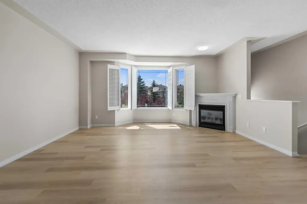 116 Country Hills Gardens NW Calgary AB T3K 5G2