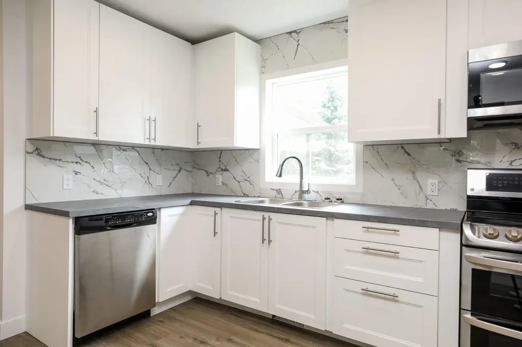 819 5 Street S Lethbridge AB T1J 2C5