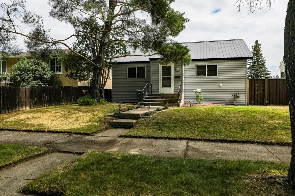 819 5 Street S Lethbridge AB T1J 2C5