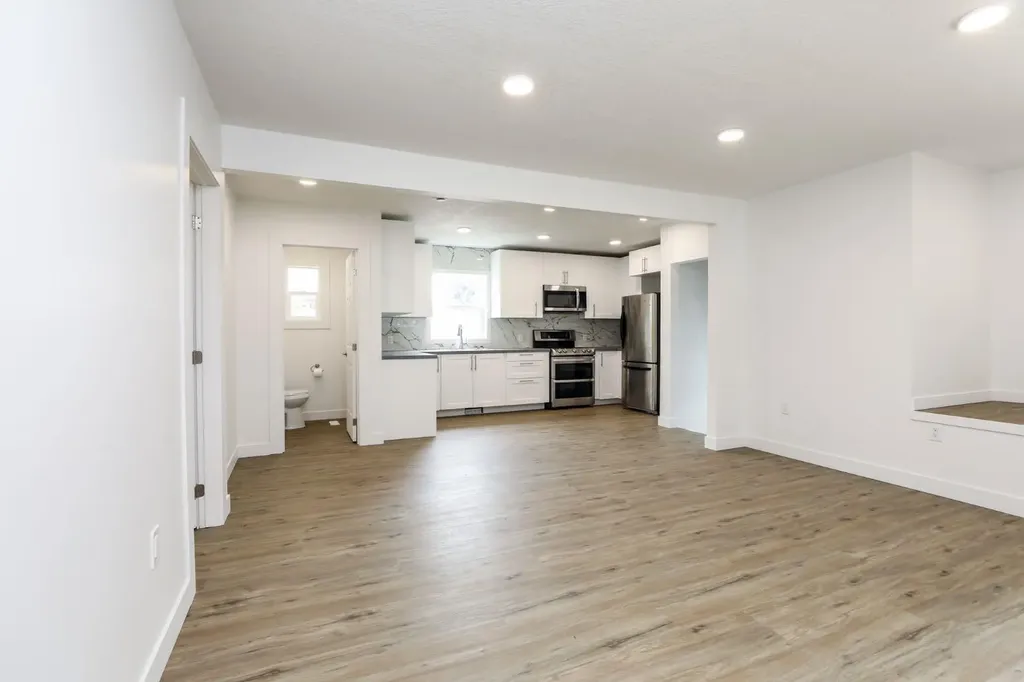 819 5 Street S Lethbridge AB T1J 2C5