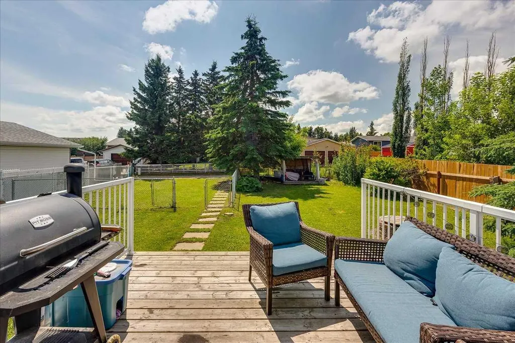 4709 55 Avenue N Rimbey AB T0C 2J0