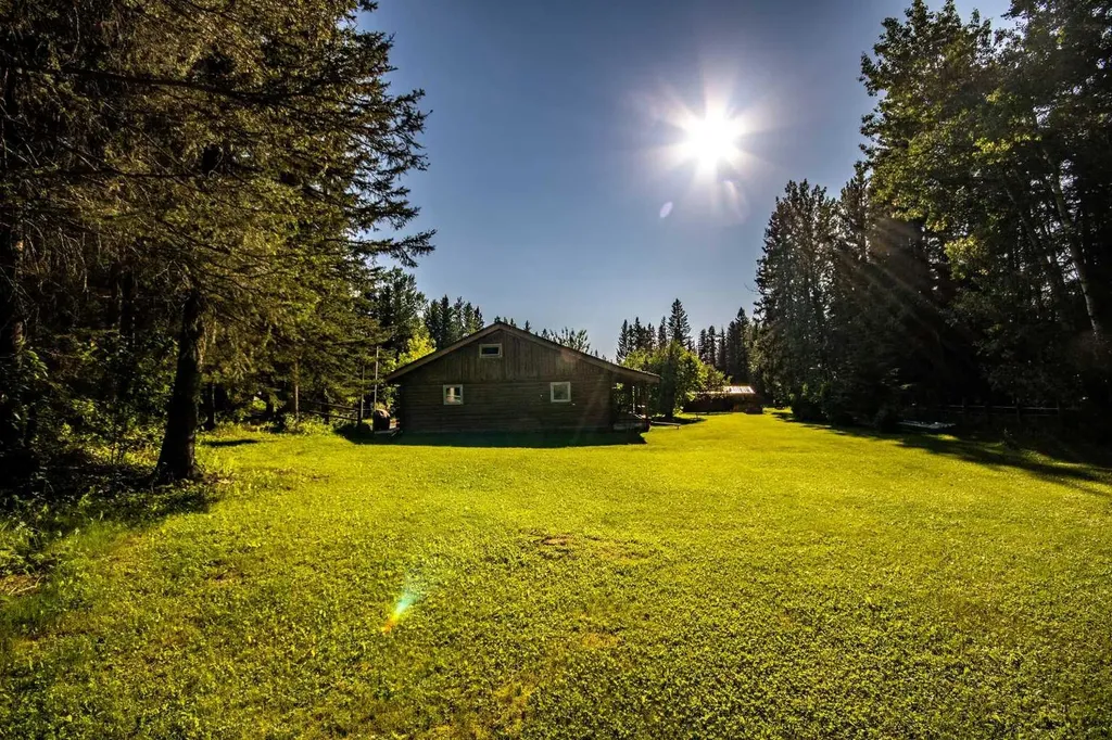 32479 Highway 760 E Rural Mountain View County AB T0M 1X0